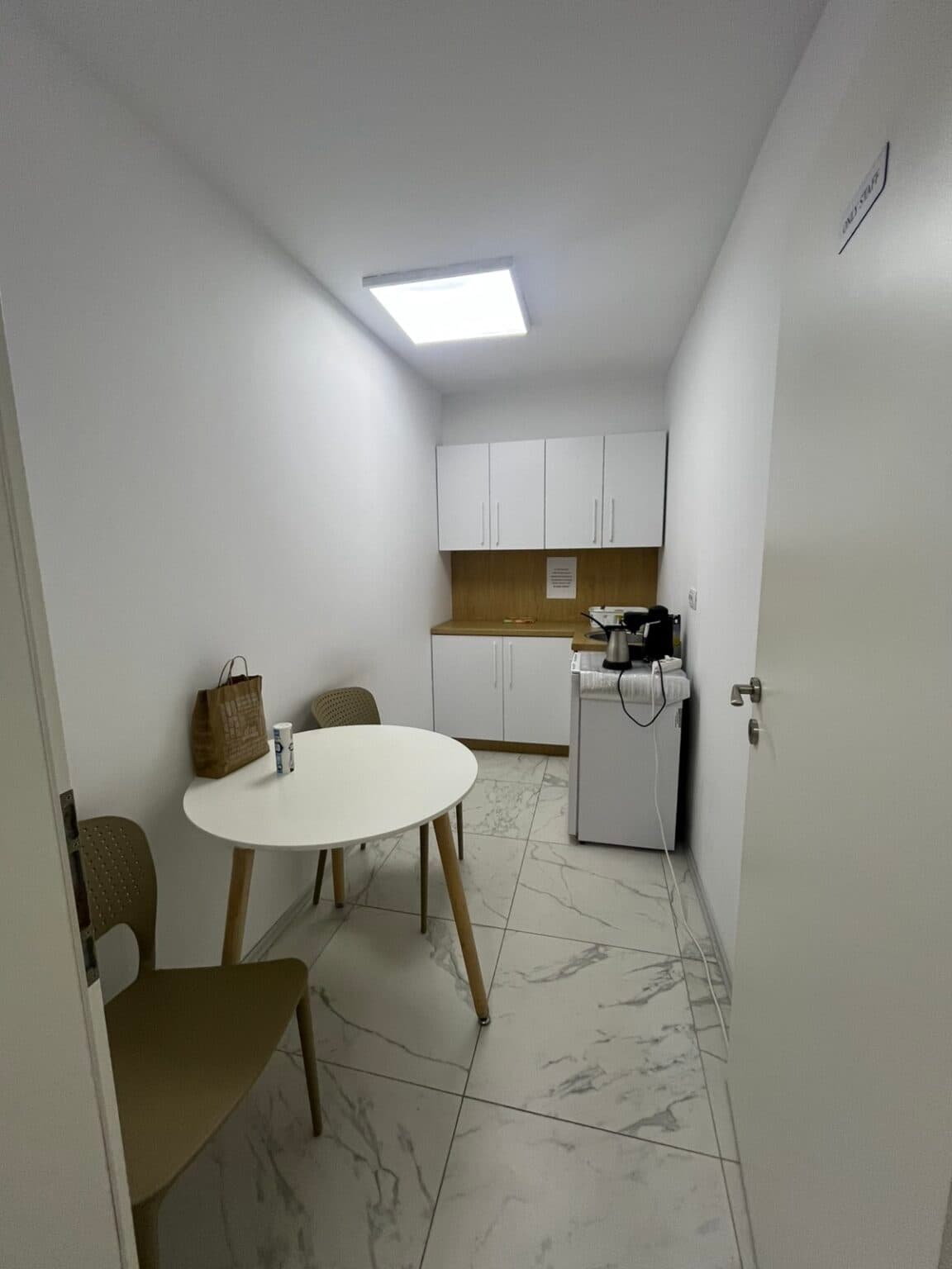 Се изнајмува деловен простор во Карпош - Слика 12