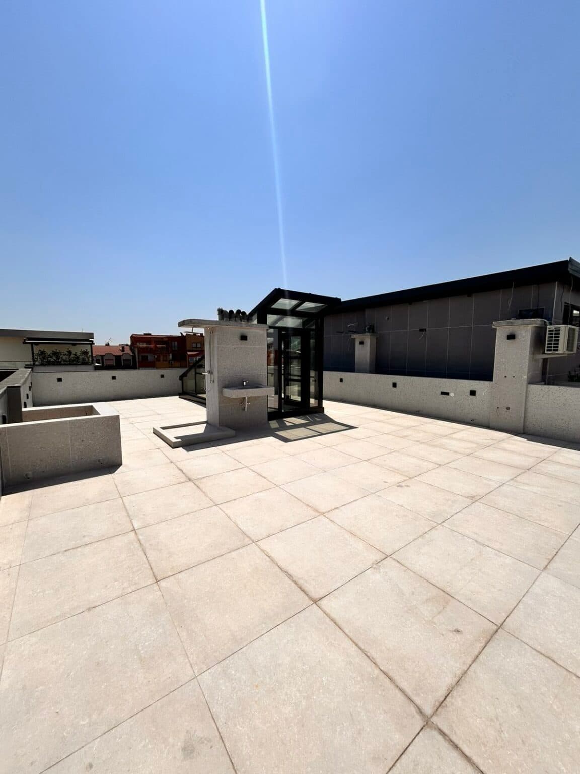 Exclusive 121m2 penthouse located in Debar Maalo - For Rent - Centar - Image 11