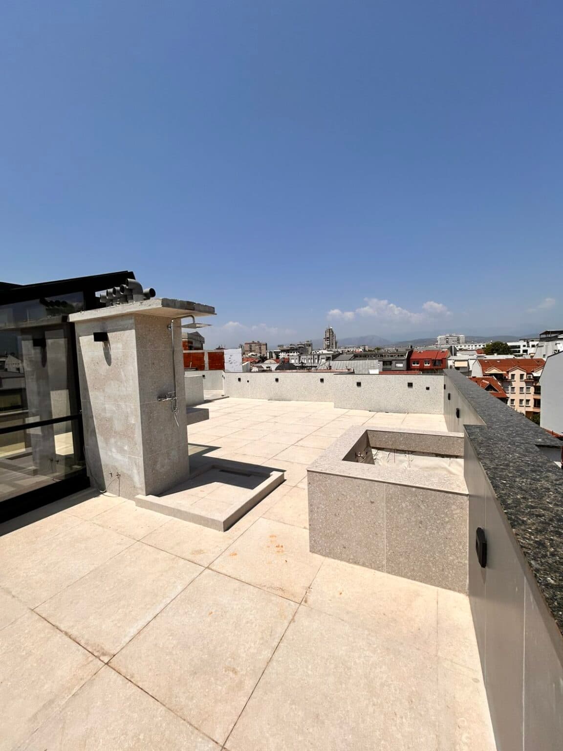 Exclusive 121m2 penthouse located in Debar Maalo - For Rent - Centar - Image 10