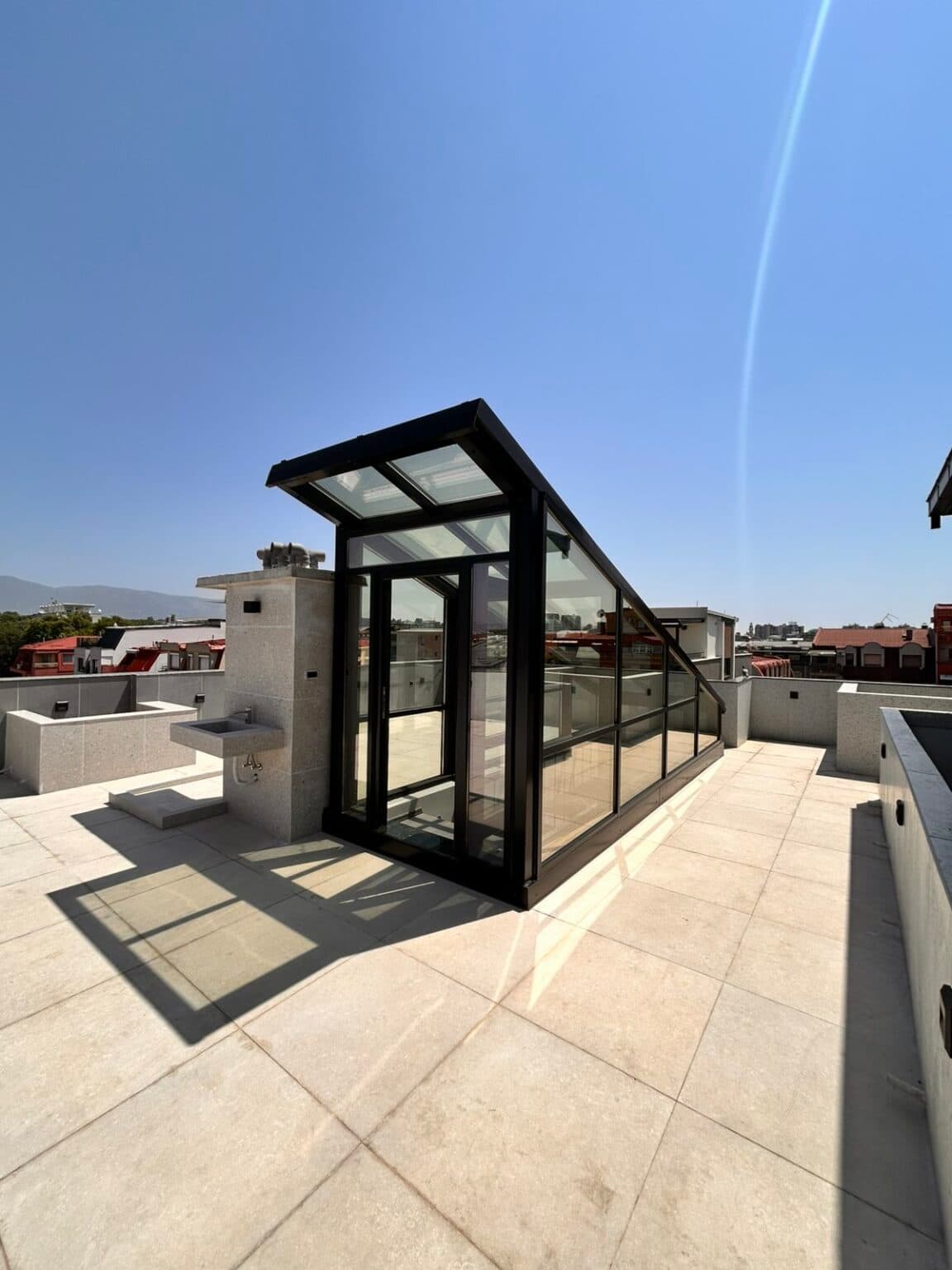 Exclusive 121m2 penthouse located in Debar Maalo - For Rent - Centar - Image 9