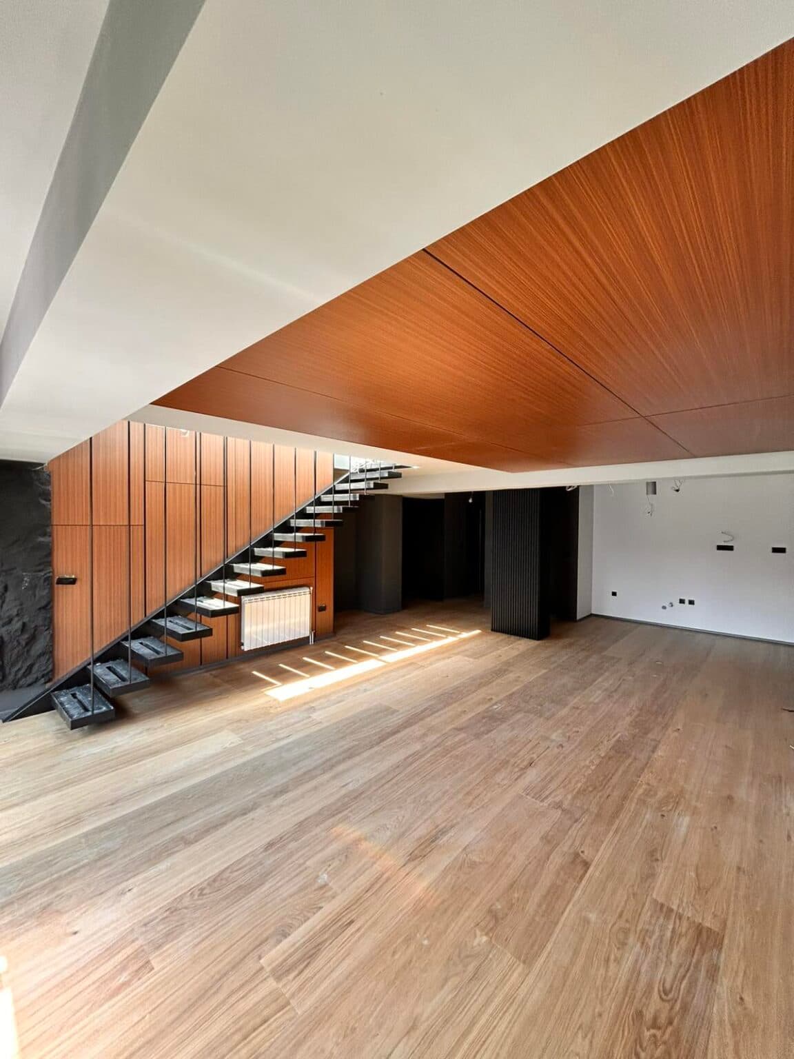 Exclusive 121m2 penthouse located in Debar Maalo - For Rent - Centar