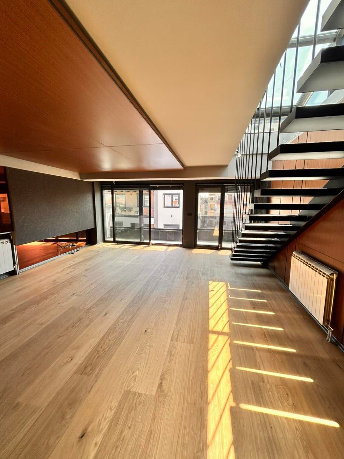 Exclusive 121m2 penthouse located in Debar Maalo - For Rent - Centar - Image 8