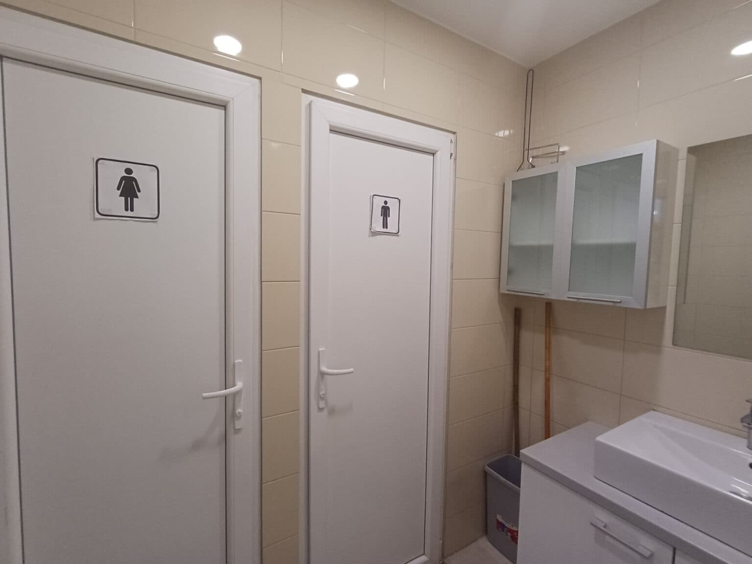 Office space 140m2 for rent in Center - For Rent - Skopje - Image 10