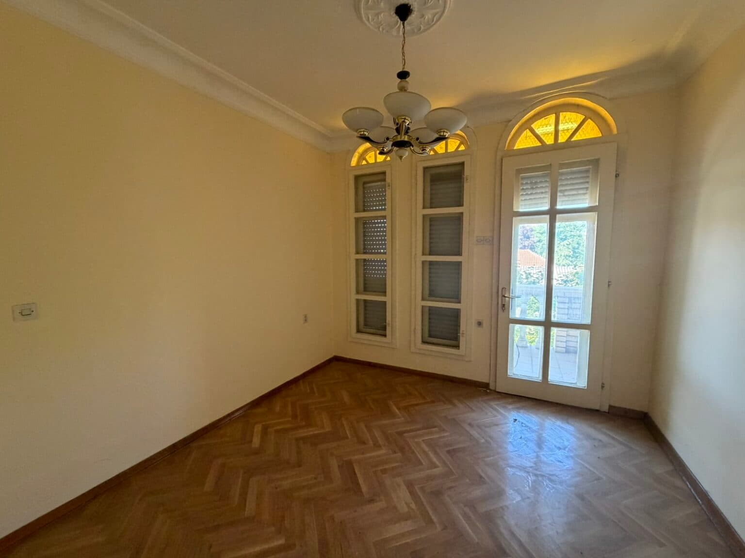 Kуќа 200м2 во Тафталиџе 2 - За Продажба - Скопје - Слика 14