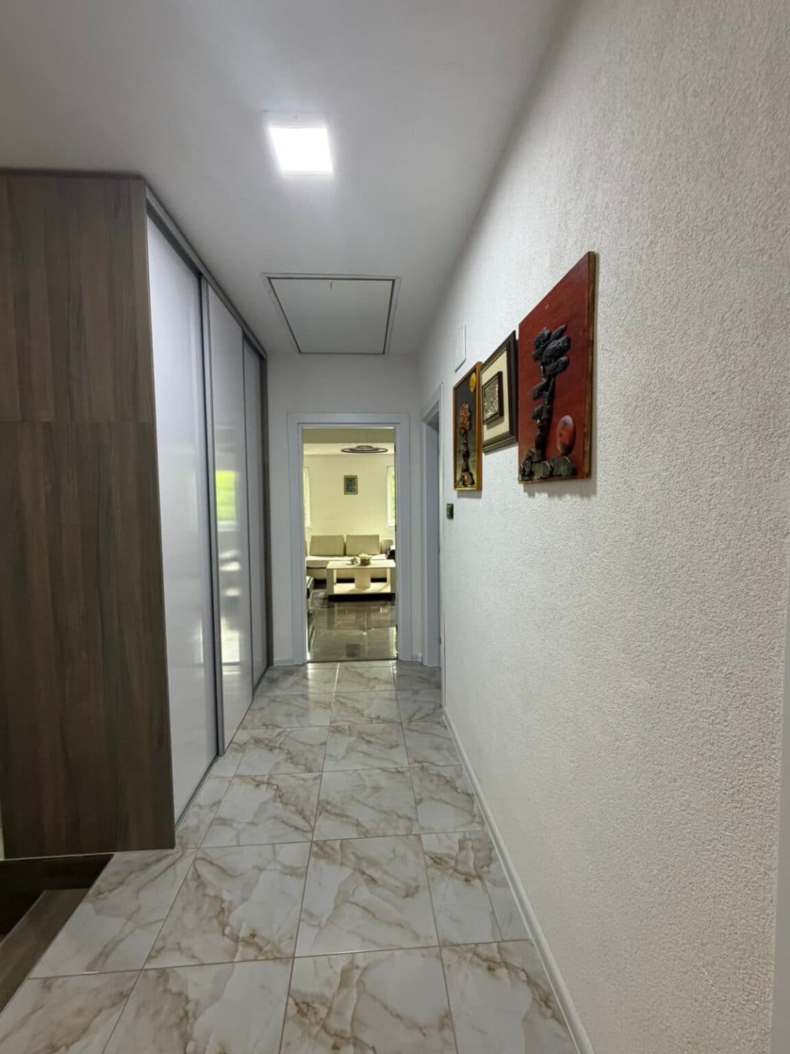 Comfortable Apartment with Private Entrance in a House - For Rent - Skopje - Image 8