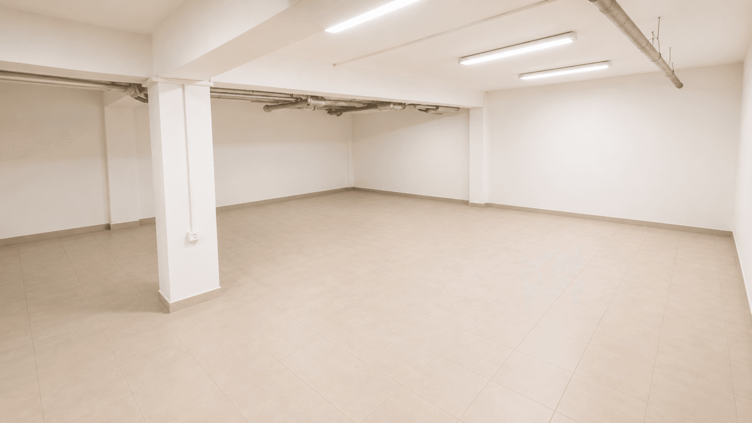 Се издава деловен простор во Центар 290 м² - За Изнајмување - Скопје - Слика 5