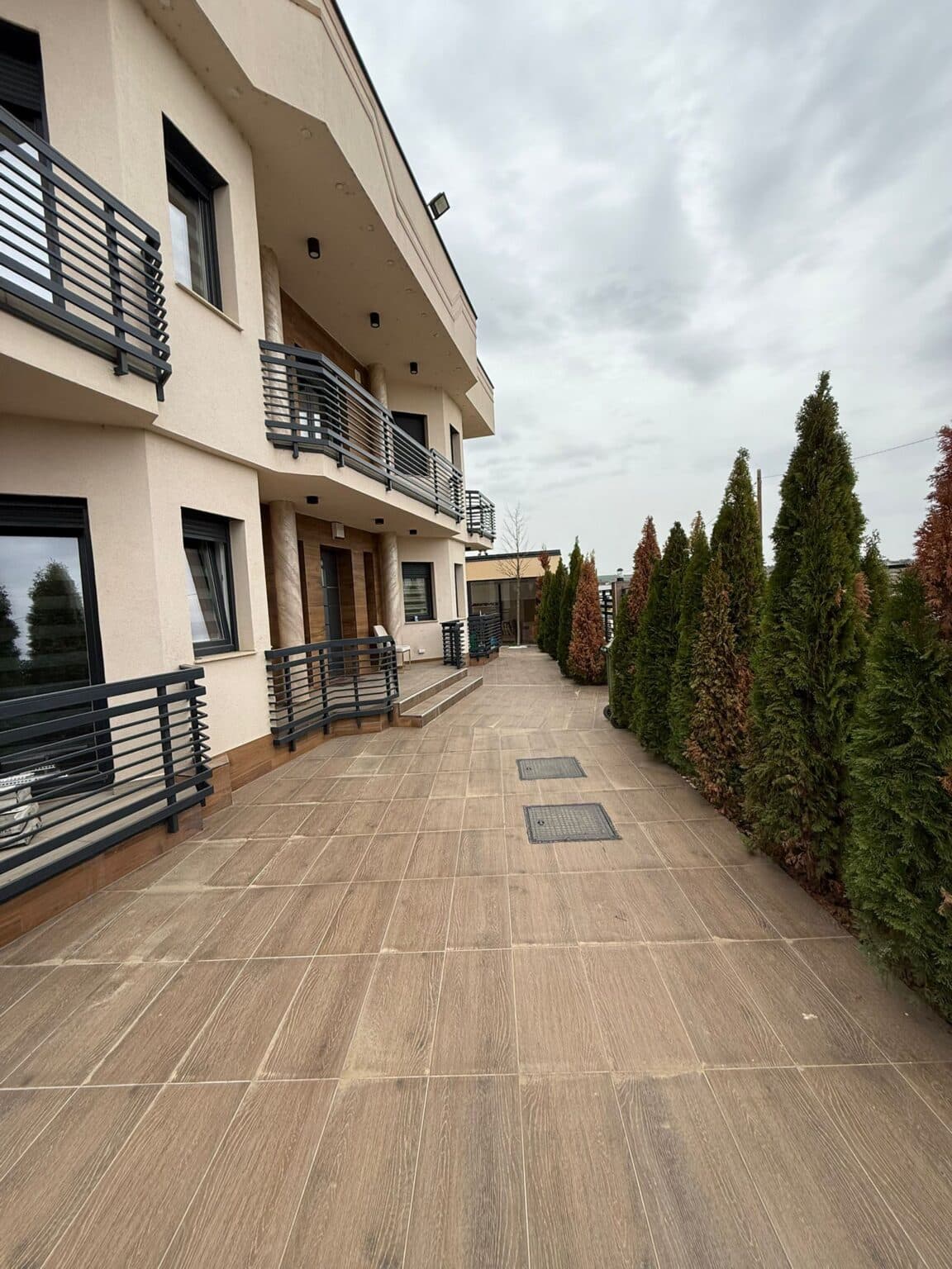 House 260m2 in Ilinden - For Sale - Skopje - Image 25