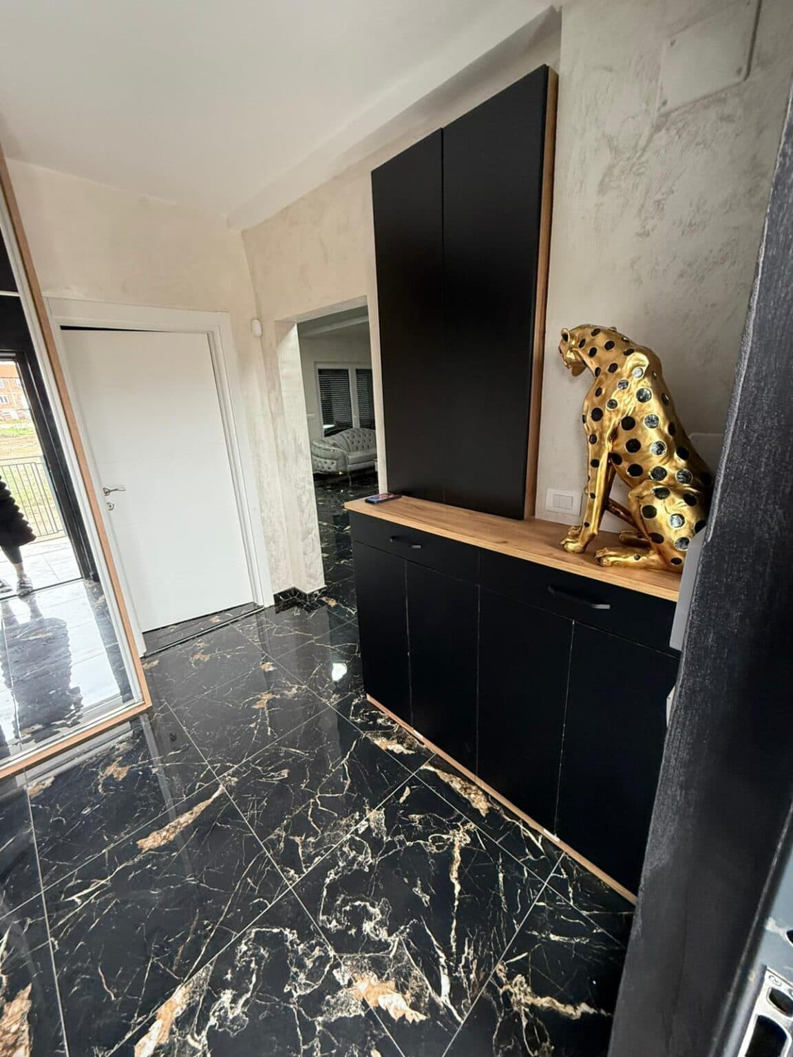 House 200m2 in Ilinden - For Sale - Skopje - Image 7