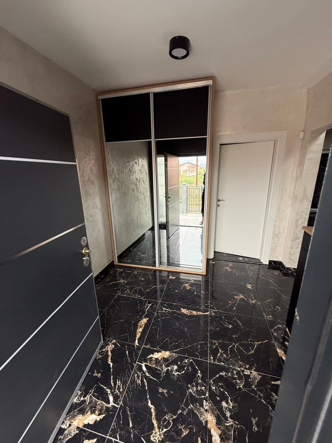 House 200m2 in Ilinden - For Sale - Skopje - Image 8