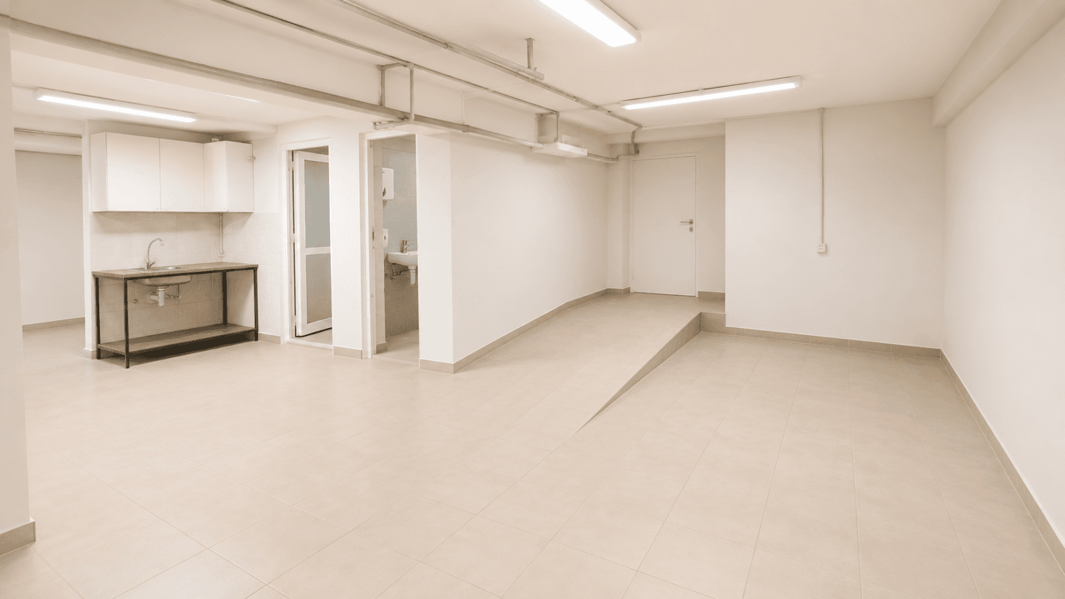 Се издава деловен простор во Центар 290 м² - За Изнајмување - Скопје - Слика 6