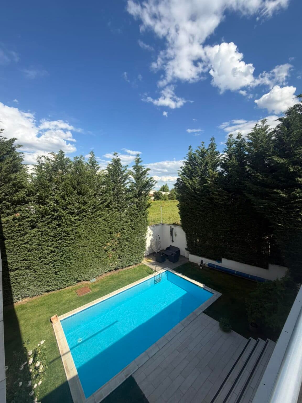 House of 304m² with a yard and swimming pool in Bardovci - For Rent - Skopje - Image 14