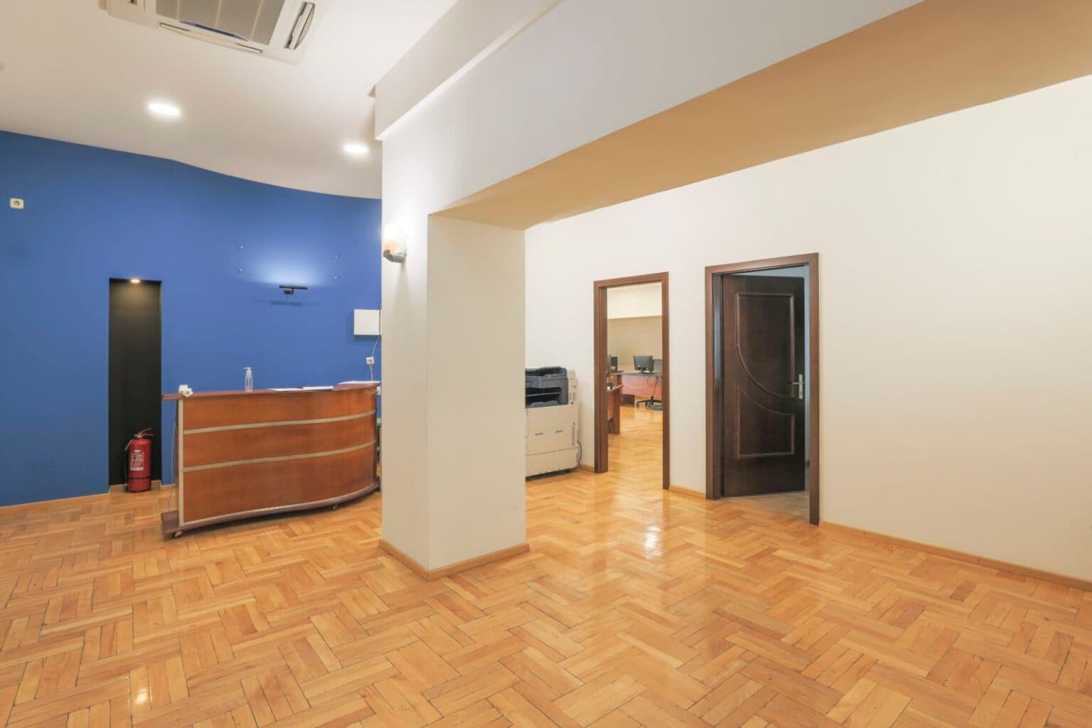 Се изнајмува деловен простор во Капиштец 442 м² - 2