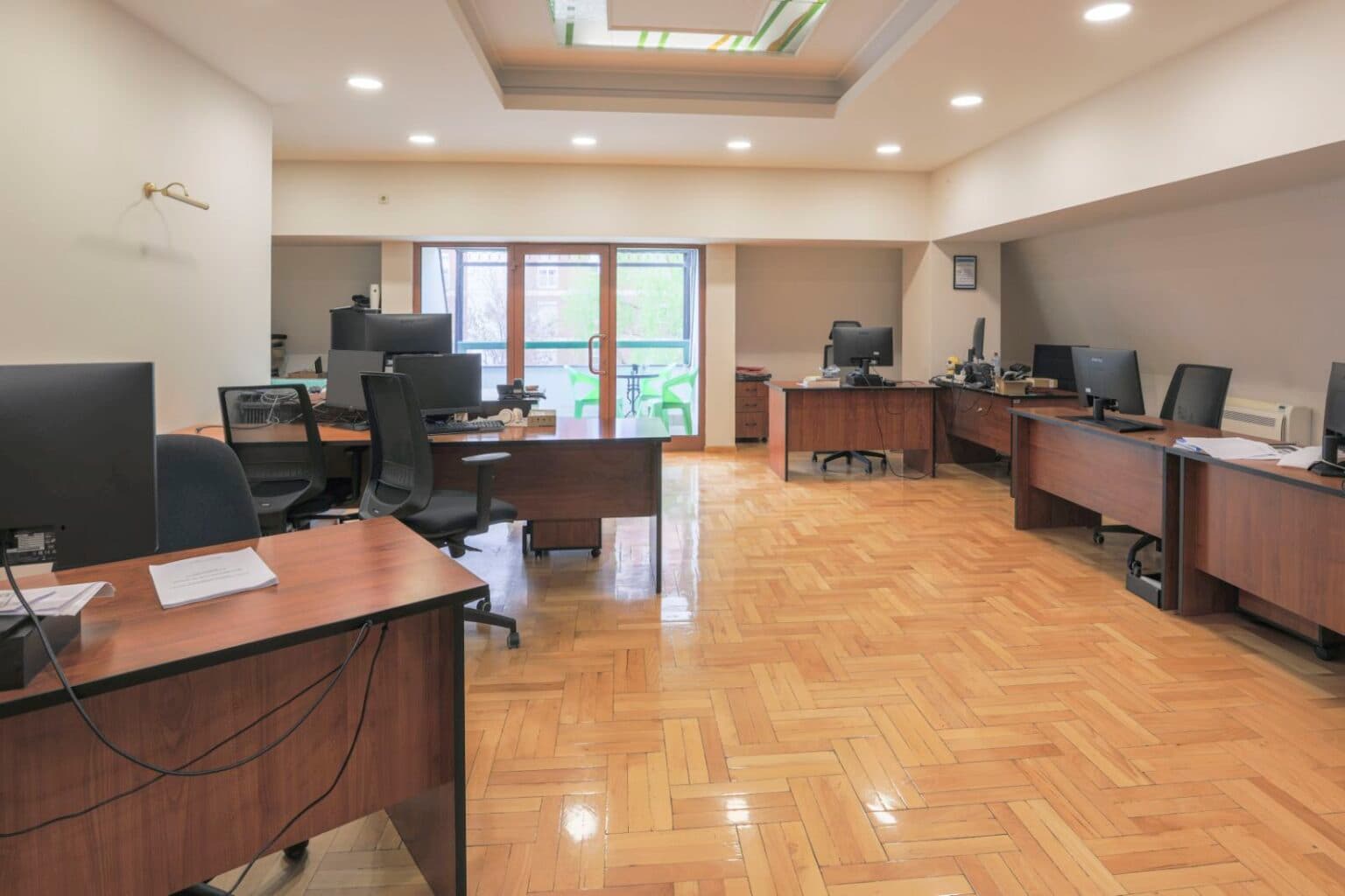 Се изнајмува деловен простор во Капиштец 442 м² - За Изнајмување - Скопје