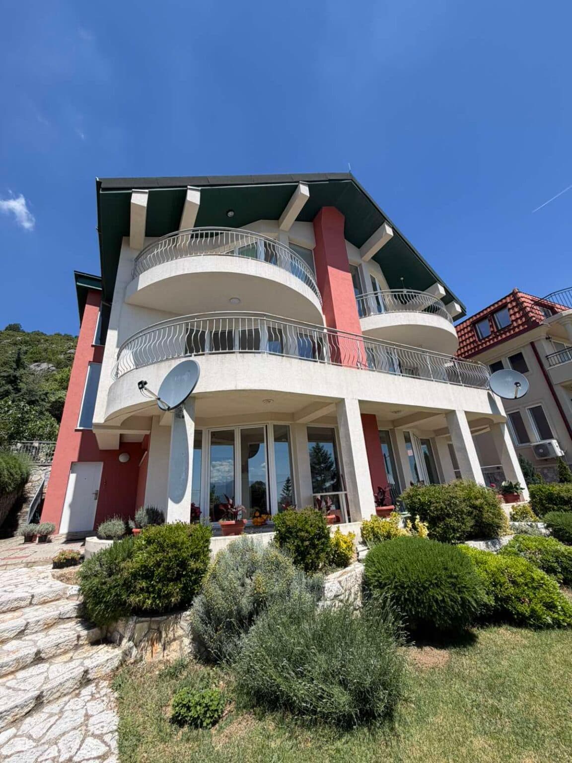 House 360m2 in Sopishte - For Sale - Sopishte
