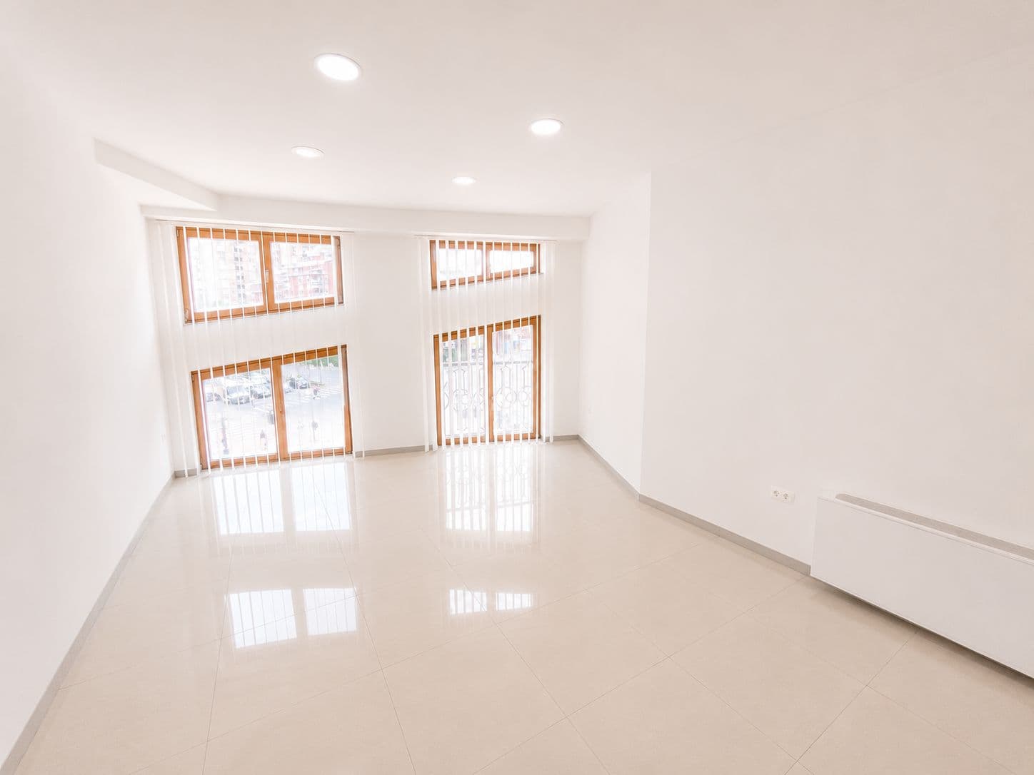 Office Space for Sale – 263 m² in a Business Building in the Center of Skopje - For Sale - Centar - Image 7