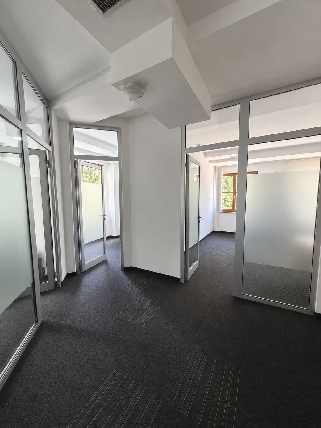 Office space 164m2 for sale in business building in the center of Skopje - 2