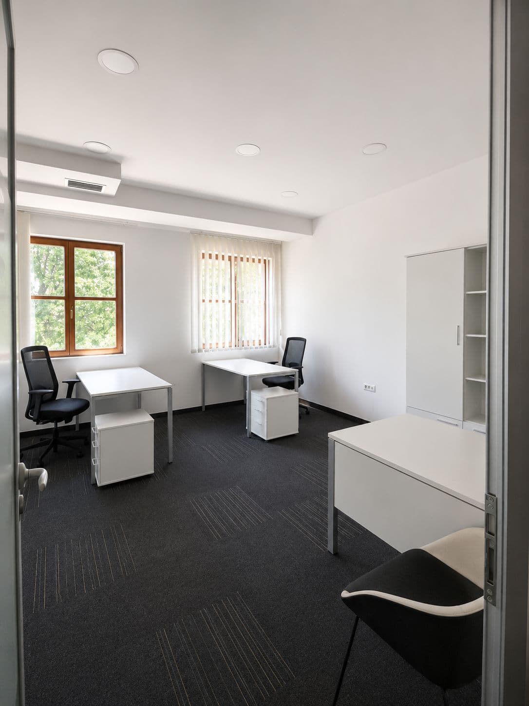 Office space 164m2 for sale in business building in the center of Skopje - 3