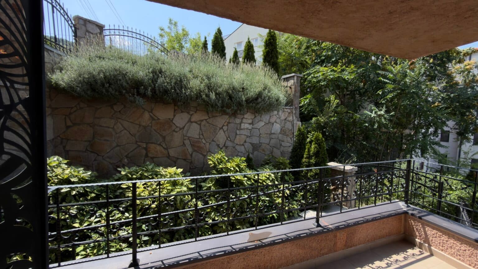 Apartment 150m² in Crniche - For Rent - Skopje - Image 10
