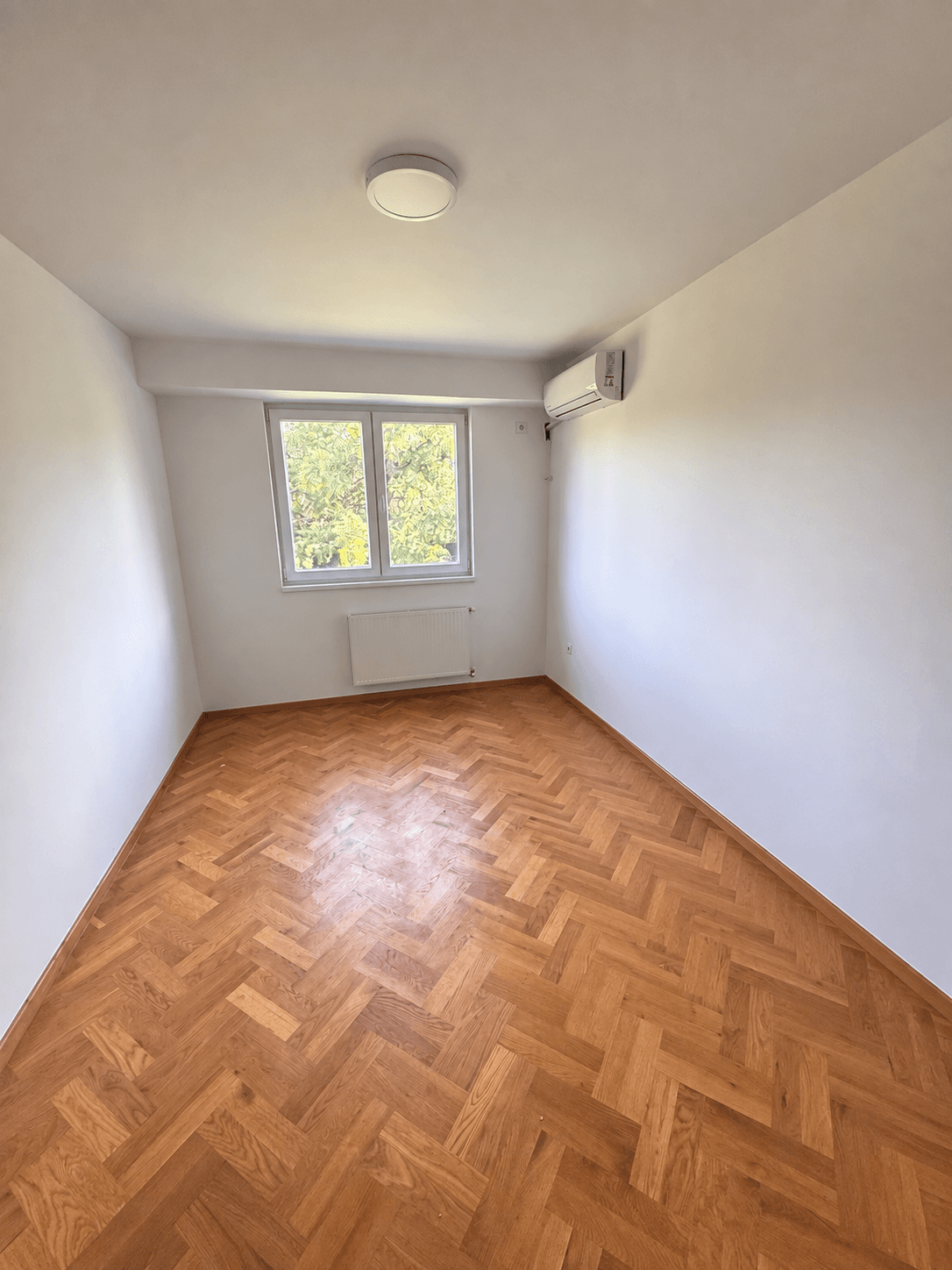 Apartment 115 m² Near the Aleksandar Palace Hotel - For Rent - Skopje - Image 11