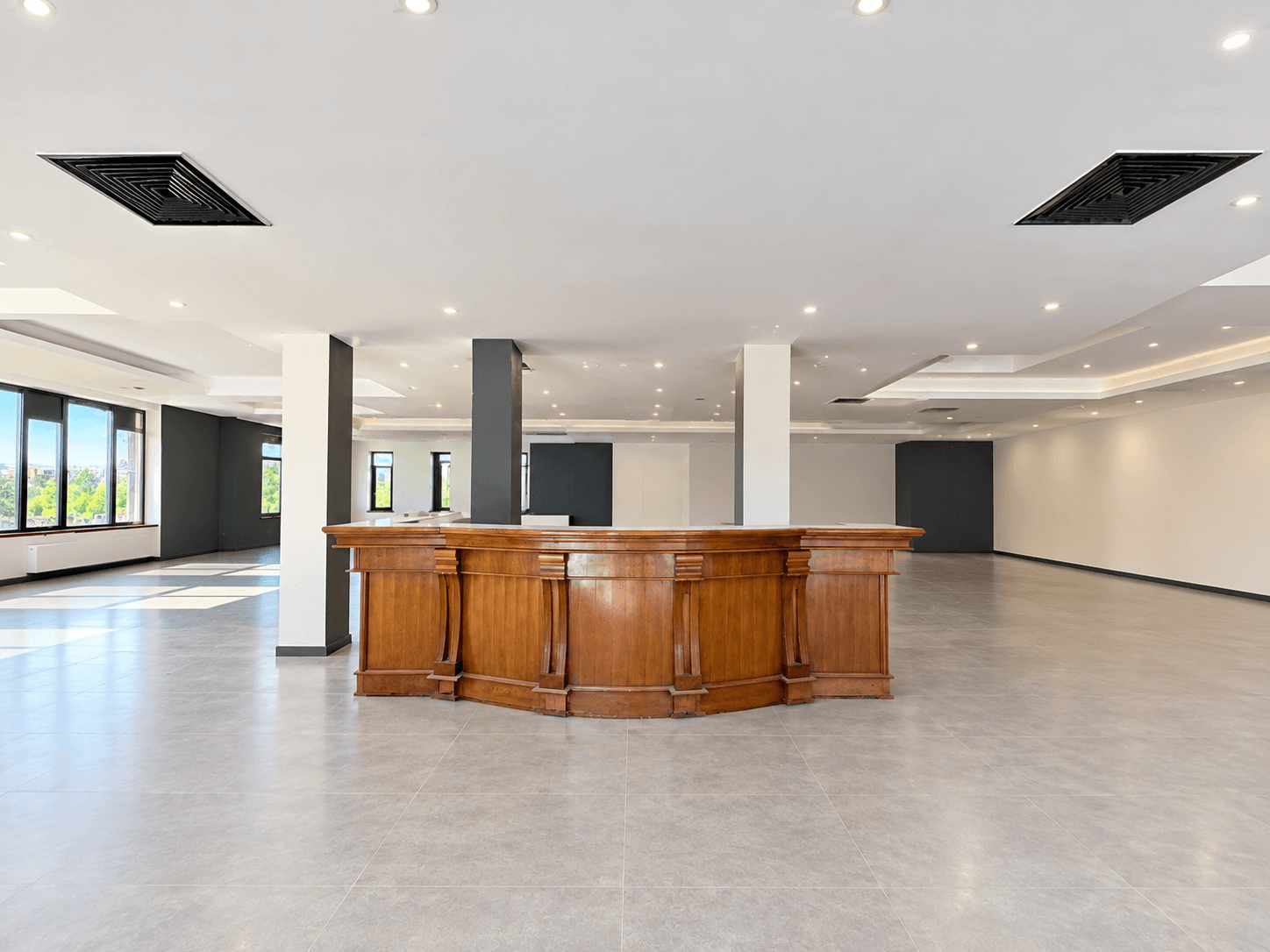 Commercial Space for Rent 618m² - 3