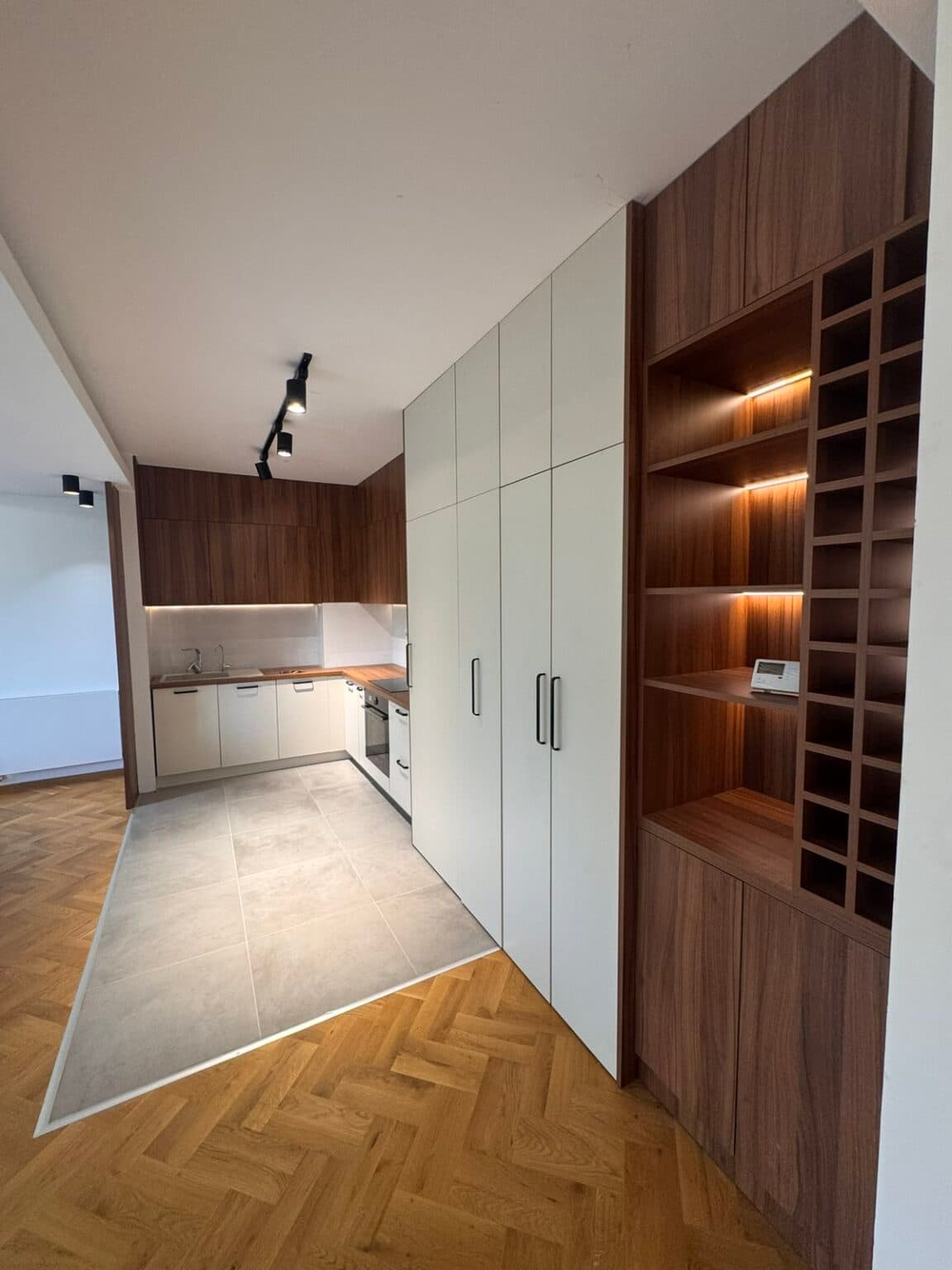 Apartment 115 m² Near the Aleksandar Palace Hotel - For Rent - Skopje - Image 8