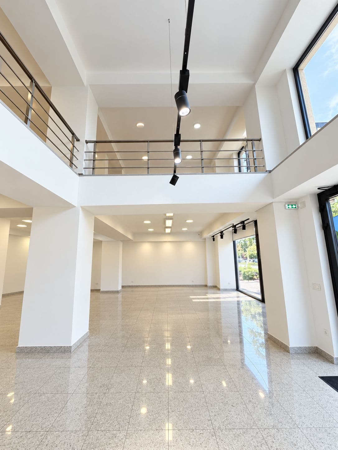 Се издава деловен простор 190 м² во Тафталиџе - 2