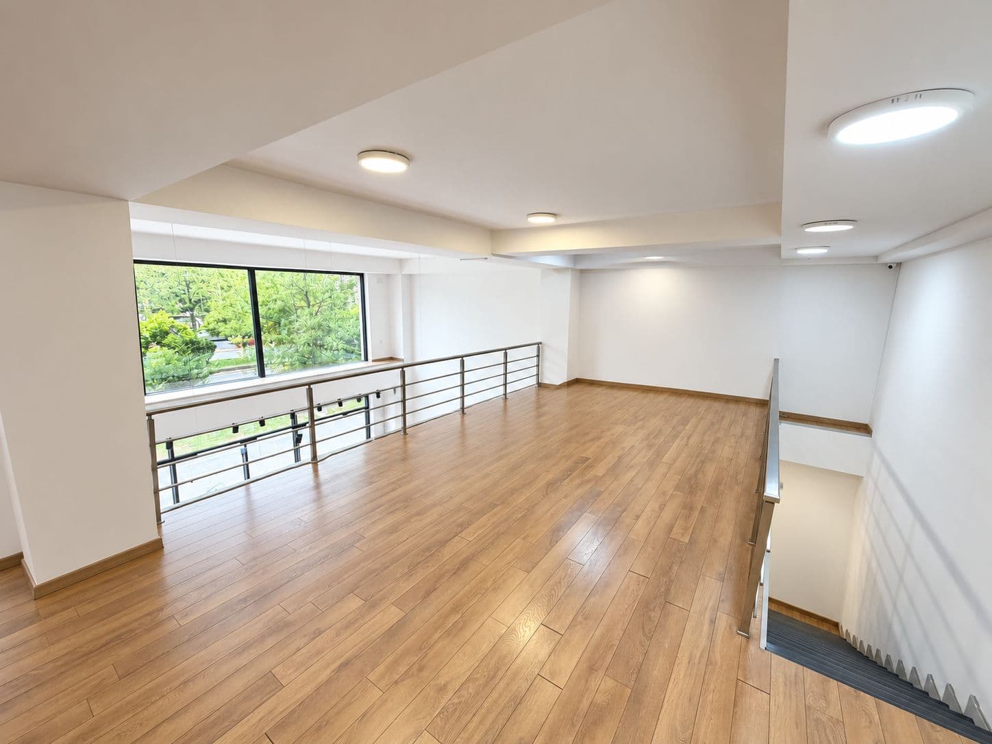 Се издава деловен простор 190 м² во Тафталиџе - 3