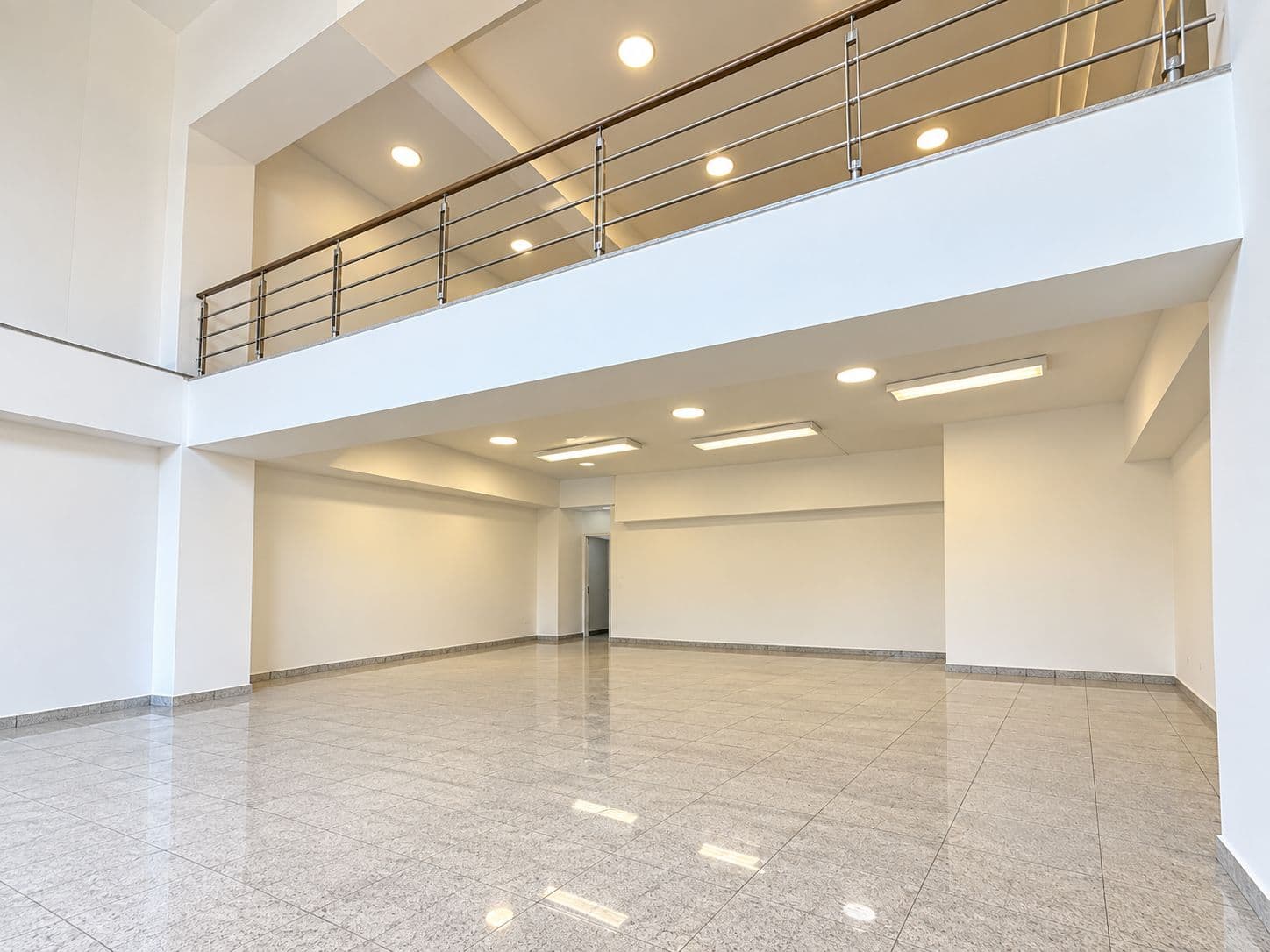Се издава деловен простор 190 м² во Тафталиџе - За Продажба - Карпош - Слика 4