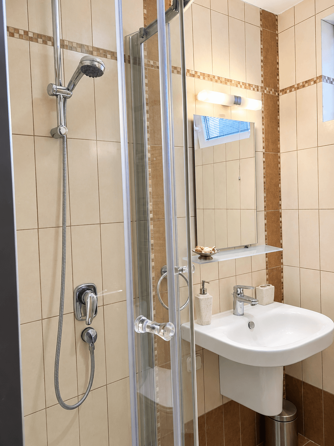 Куќа 400м² во Црниче - За Изнајмување - Кисела Вода - Слика 16