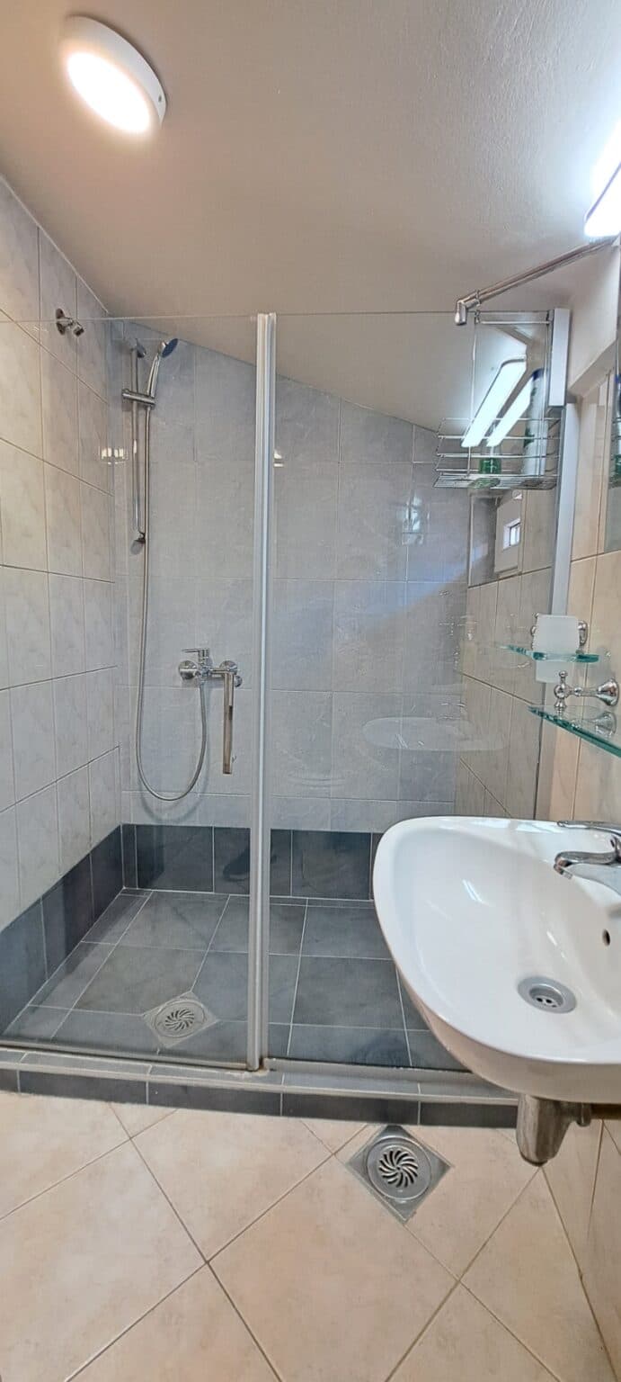 Apartment 100 m² in Kisela Voda - For Sale - Skopje - Image 12