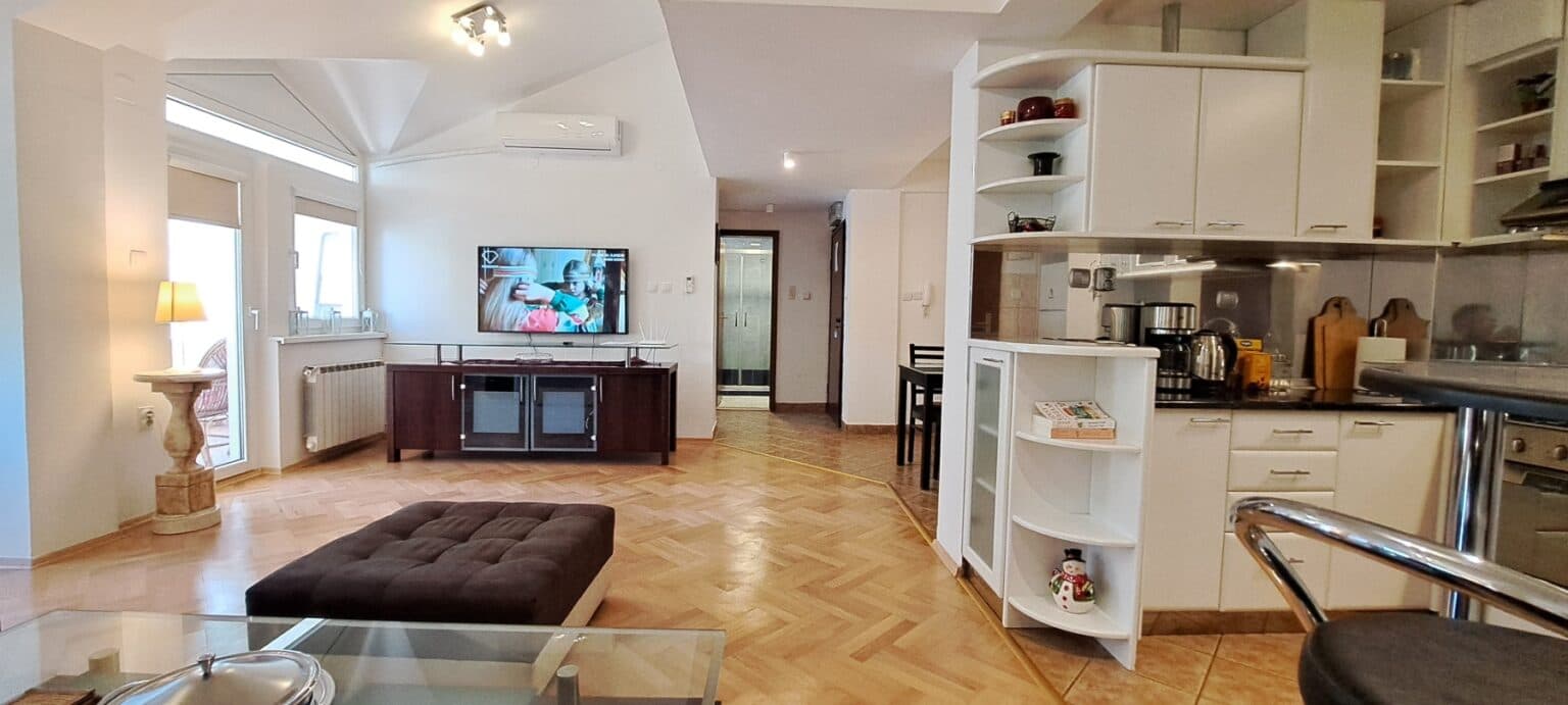 Apartment 100 m² in Kisela Voda - For Sale - Skopje - Image 5