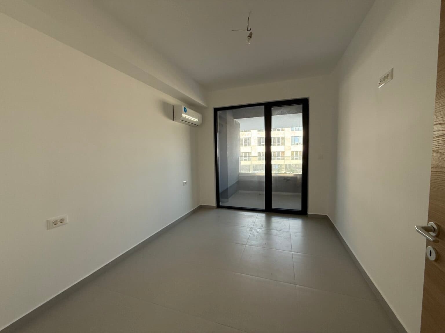 Се изнајмува стан од 60 м² за деловна намена во Гази Баба - 2