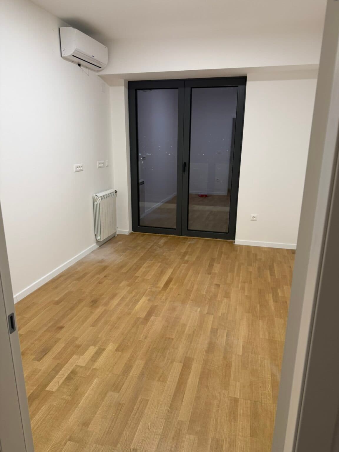 Business space for rent 97 m² in Grand River - За Изнајмување - Центар - Слика 5