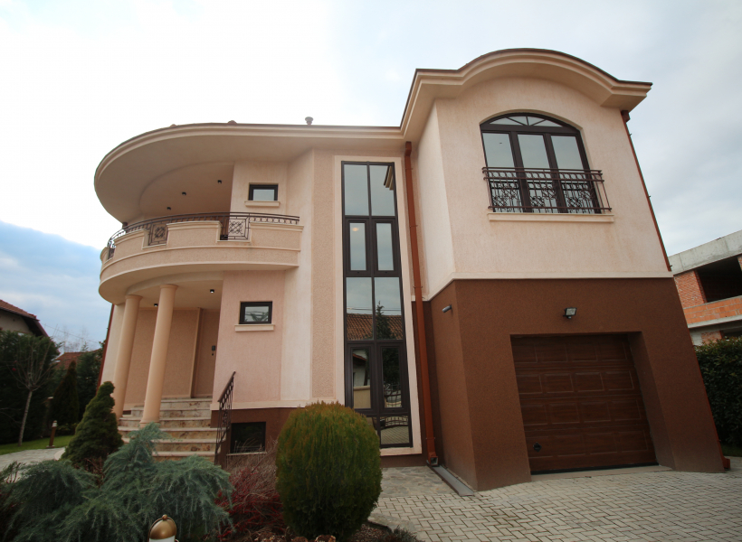 house with a pool in Skopje